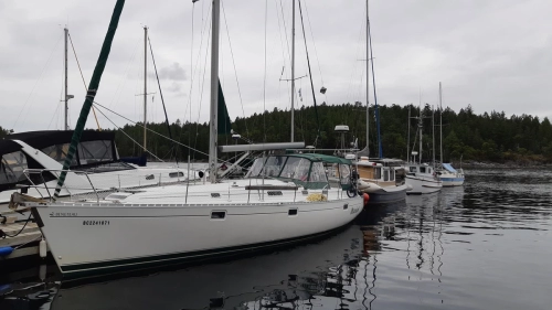 calma-sailing-5t-5-modern-sailboat-desolation-sound